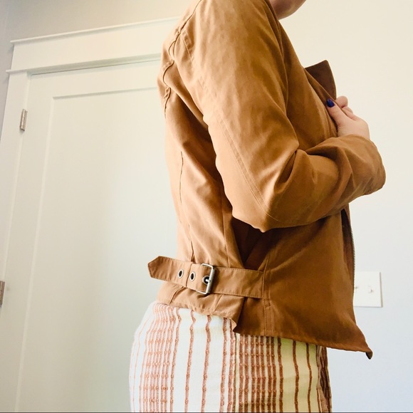 Sold ❤️Tan western (leather jacket like) jacket w/ buckle - Picture 4 of 4